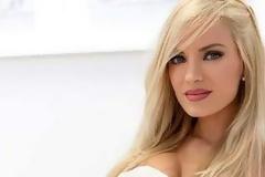 Η Τζούλια Νόβα έβαλε «φωτιά» στη Μύκονο παρέα με τη φίλη της [photos]