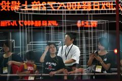 Συνεχίζεται η βουτιά σε Σανγκάη και Σενζέν - Πανικός στις αγορές - Η Ασία αναζητά στήριξη από την κεντρική τράπεζα της Κίνας