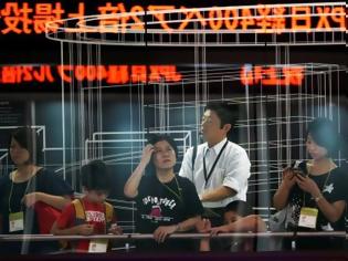 Φωτογραφία για Συνεχίζεται η βουτιά σε Σανγκάη και Σενζέν - Πανικός στις αγορές - Η Ασία αναζητά στήριξη από την κεντρική τράπεζα της Κίνας