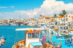 Το χρυσό καλοκαίρι της Αίγινας - Tο νησί ανθεί χάρη στον Βαρουφάκη