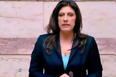 TYΦΛΩΘΗΚΑΜΕ: Η Ζωή Κωνσταντοπούλου με σαγιονάρα και φουστίτσα - Αγνώριστη [photo]