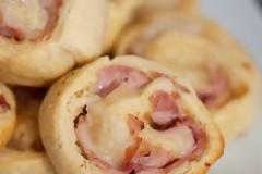 Η συνταγή της ημέρας: Ρολά σφολιάτας με ζαμπόν και τυρί