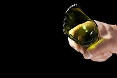 Άγριος καυγάς και ξύλο σε μαγαζί της Καβάλας – Έσπασε μπουκάλι και χτύπησε 24χρονο