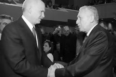 Μέχρι που θα φτάσει η Φώφη για να αναστήσει αυτούς που έριξαν την προηγούμενη κυβέρνηση και γκρέμισαν το ΠΑΣΟΚ;