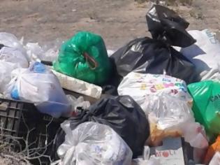 Φωτογραφία για Εικόνες ντροπής στην Χρυσή – Πλημμύρισε από σκουπίδια