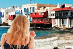 Τα όργια των οργίων στη Μύκονο - Κορίτσια σκορπούσαν χαρά σε παραλία μέρα-μεσημέρι