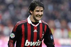 ΑΚΟΥΣΤΗΚΕ ΓΙΑ ΟΛΥΜΠΙΑΚΟ... ΚΑΤΑΛΗΓΕΙ ΣΤΗ ΓΙΟΥΝΑΪΤΕΝΤ!