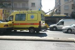 Aσυνείδητος οδηγός στο κέντρο της Αθήνας τραυμάτισε σοβαρά δυο επιβαίνοντες σε μηχανή και τράπηκε σε φυγή [photos]