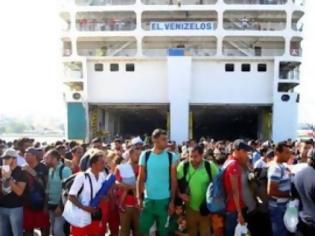 Φωτογραφία για Στο λιμάνι του Πειραιά ξανά το Ελ.Βενιζέλος με άλλους 2.500 πρόσφυγες