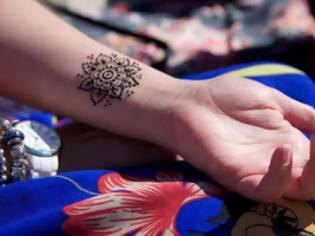Φωτογραφία για Ο σοβαρός κίνδυνος που κρύβουν τα καλοκαιρινά τατουάζ χένα