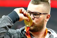 Πλήρωσε τον ταξιτζή με το...χρυσό μετάλλιο!