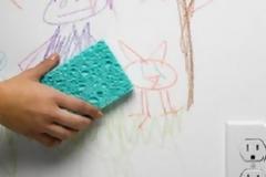 Δε θα πιστεύετε τι μπορείτε να χρησιμοποιήσετε για να φύγουν οι βρωμιές από τους τοίχους