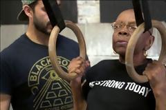 Η 80χρονη σούπερ γιαγιά που κάνει cross fit