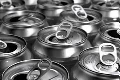 ΔΕΙΤΕ τι παθαίνετε από τα κουτάκια αναψυκτικών