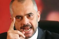 Έντι Ράμα: Ονομάζουν εκκλησία ένα οικοδόμημα γκαράζ