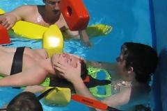 Υποχρεωτικοί οι ναυαγοσώστες σε πισίνες, λίμνες, υδροψυχαγωγικά πάρκα