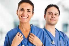 Μπαράζ προεκλογικών εξαγγελιών: 3.025 θέσεις για την Υγεία, μέσω προγραμμάτων του ΟΑΕΔ