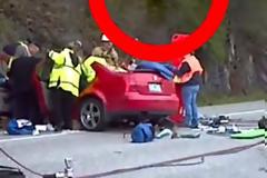 ΣΥΓΚΛΟΝΙΣΤΙΚΟ βίντεο: Το πνεύμα εγκαταλείπει το σώμα του νεκρού; Εσείς τι βλέπετε;