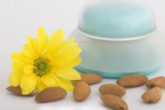 Κρέμα προσώπου με αμυγδαλέλαιο