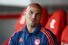 ΝΤΕΜΠΟΥΤΟ ΚΑΜΠΙΑΣΟ ΜΕ ΤΑ ΕΡΥΘΡΟΛΕΥΚΑ ΚΟΝΤΡΑ ΣΤΟΝ ΛΕΒΑΔΕΙΑΚΟ