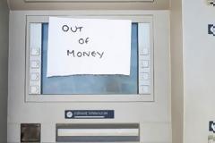 Τη μέρα που όλα τα ATM θα ξεμείνουν από μετρητά… πόσοι από εμάς θα επιβιώσουν;