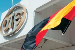 Ο γερμανικός ΟΤΕ μοιράζει χρήμα κατ’ εντολή του Βερολίνου