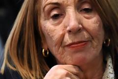 Κυρία Χριστοδουλοπούλου, κάτι έχει να σας πει ο λαός: 