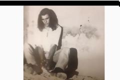 ΑΠΟΚΛΕΙΕΤΑΙ: Ποιος κούκλος Έλληνας ηθοποιός είναι το αγόρι της φωτογραφίας; [photo]