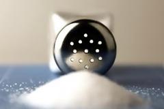 Μειώνοντας την κατανάλωση αλατιού αυξάνουμε το προσδόκιμο ζωής μας