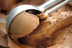 Δείτε ένα κόλπο για να μην γίνεται “πέτρα” το παγωτό στην κατάψυξη! [photo]