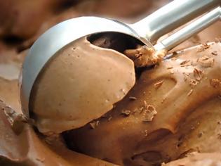 Φωτογραφία για Δείτε ένα κόλπο για να μην γίνεται “πέτρα” το παγωτό στην κατάψυξη! [photo]