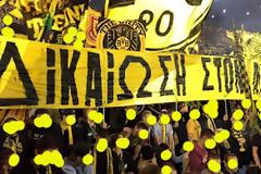 Πανό συμπαράστασης από τους οπαδούς της Ντόρτμουντ!