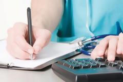 Όλα τα διευθετούν πριν αδειάσουν τα γραφεία τους... Ακόμα και την περίθαλψη θρησκόληπτων