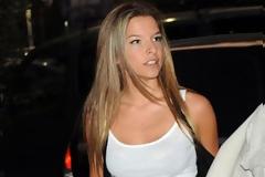 Εριέττα Κούρκουλου: Η πρώτη της δημόσια εμφάνιση μετά την περιπέτεια υγείας της στο πλευρό του συντρόφου της