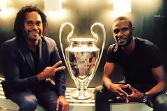 ΣΕ ΜΙΑ ΕΙΚΟΝΑ... ΔΥΟ ΘΡΥΛΟΙ ΤΟΥ ΘΡΥΛΟΥ ΜΕ ΤΟ ΤΡΟΠΑΙΟ ΤΟΥ CHAMPIONS LEAGUE! (PHOTO)