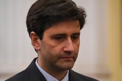 ΑΥΤΟΣ είναι ο νέος ΥΠΟΙΚ ο Γιώργος Χουλιαράκης: Και όμως 