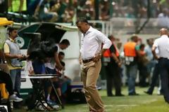 Ο Αναστασίου συνεχίζει με το πιστόλι στον κρόταφο