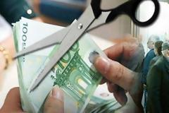 Δείτε πόσο μειώθηκαν οι συντάξεις σε ΙΚΑ, ΟΓΑ, ΟΑΕΕ - Που θα πάνε τα χρήματα