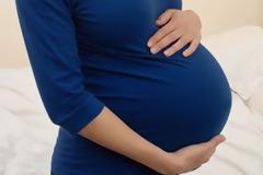 Ένας επικίνδυνος ιός που περνά από μητέρα σε παιδί