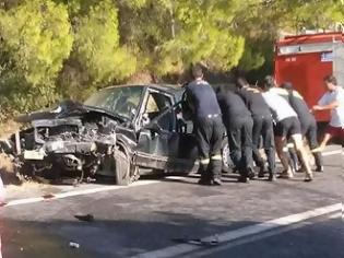 Φωτογραφία για Μια νεκρή και 4 τραυματίες σε τροχαίο στην εθνική οδό Ζαχάρως - Κυπαρισσίας [photos]