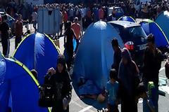 Θεέ και Κύριε... Η κάθοδος των μυρίων:  Πάνω από 4.000 μετανάστες έφτασαν σήμερα στη Λέσβο [photo]