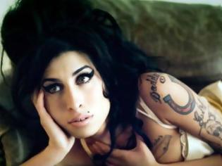 Φωτογραφία για Amy Winehouse: Πίστευε πως ήταν έγκυος πριν πεθάνει