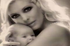 Και όμως τα 3 ονόματα των κοριτσιών της Ελένης Μενεγάκη δεν επιλέχθηκαν τυχαία...