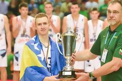 ΑΝΤΙ ΓΙΑ ΤΟΝ ΟΛΥΜΠΙΑΚΟ ΠΗΓΕ ΤΣΕΝΤΕΒΙΤΑ ΓΙΑ ΝΑ ΠΑΙΖΕΙ ΚΑΙ ΑΥΤΗ... ΤΟΝ ΕΔΩΣΕ ΔΑΝΕΙΚΟ!