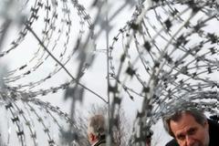 Έφτιαξαν φράχτη για τους μετανάστες στα σύνορα Ουγγαρίας - Σερβίας