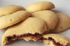 Η συνταγή της ημέρας: Γεμιστά μπισκότα με πραλίνα φουντουκιού