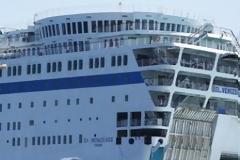 Μετανάστες από Σάμο και Μυτιλήνη φτάνουν στον Πειραιά τα ξημερώματα της Δευτέρας