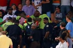 Τραγικός θάνατος σε γήπεδο μπέιζμπολ στην Ατλάντα- Θεατής έπεσε από τις κερκίδες [video]