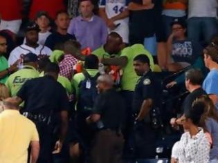 Φωτογραφία για Τραγικός θάνατος σε γήπεδο μπέιζμπολ στην Ατλάντα- Θεατής έπεσε από τις κερκίδες [video]