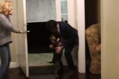 Ένας άντρας έλειπε από το σπίτι του 2 χρόνια - Τι έγινε όταν τον είδε ο σκύλος του; Κάτι πολύ συγκινητικό… [video]